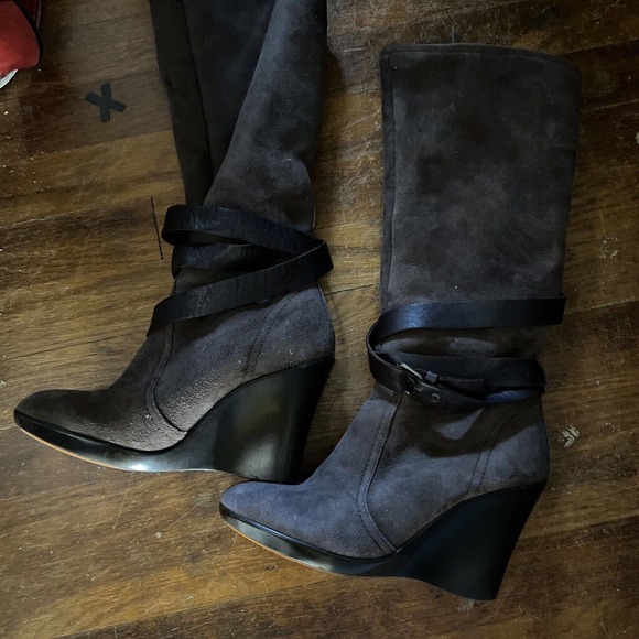 You by Crocs Dark Brown Suede Tall Boots Wedge Heels Womens 8 - Picture 5 of 7